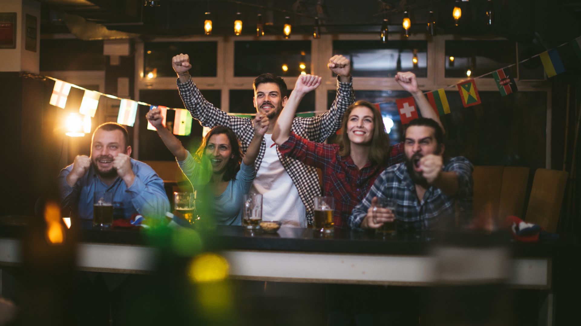 Sports Bar Specials That Attract Big Crowds Every Game