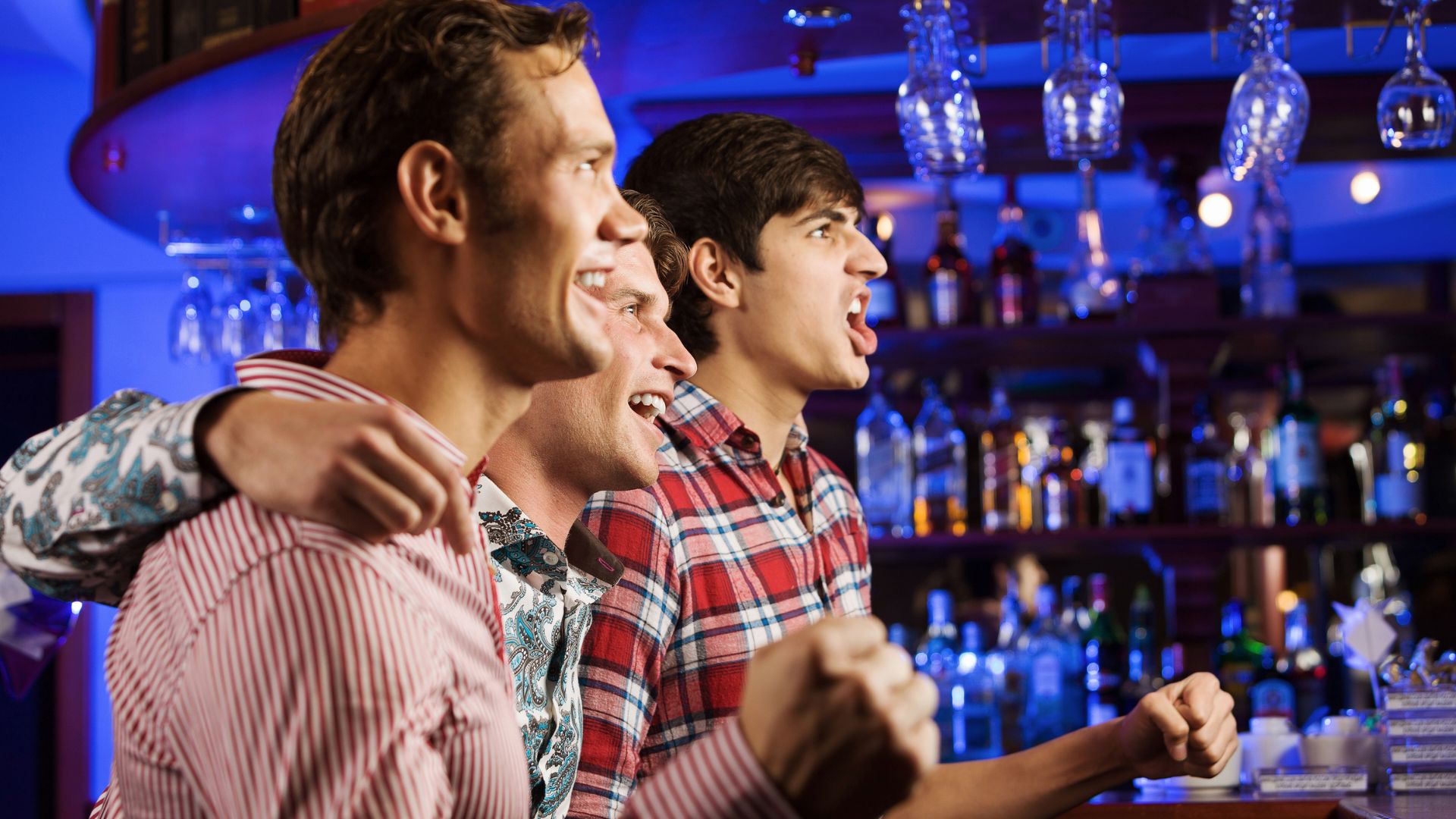 Why Pizza And Sports Bar Nights Are Perfect for Friends